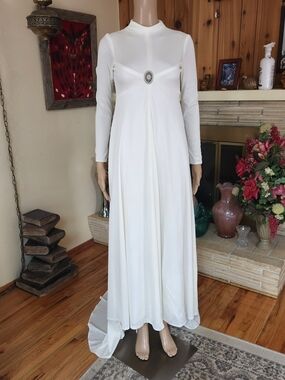 ✨ RARE 1960s Mod Bridal Set: Empire Waist Gown & Original Pillbox Veil ✨